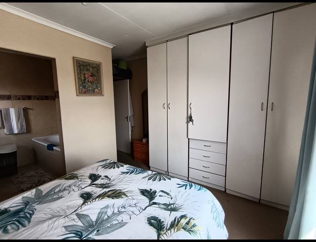 3 BEDROOM TOWNHOUSE FOR SALE IN NEW MARKET PARK